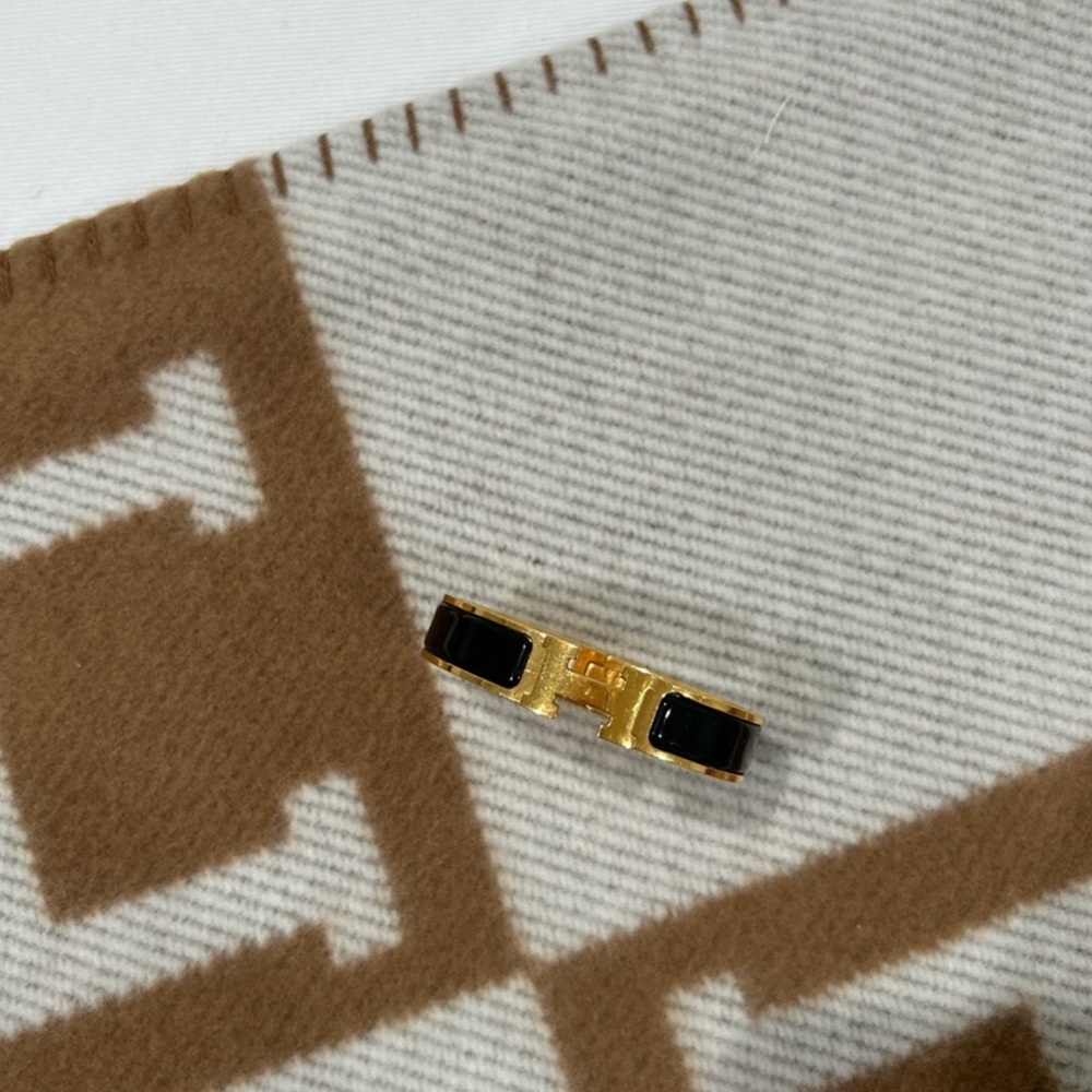 Hermes small black and gold Clic H bracelet - Picture 2 of 6